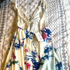 Floral maxi dress w/ tags